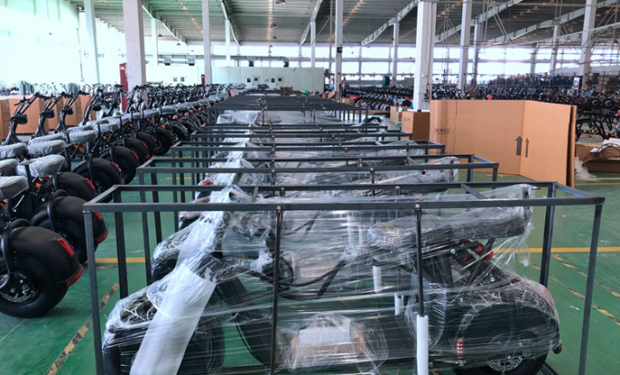 প্রাপ্তবয়স্কদের জন্য 2000w 60v বৈদ্যুতিক স্কুটার ব্যাটারি লিথিয়াম 20Ah 2 ব্যক্তি 25